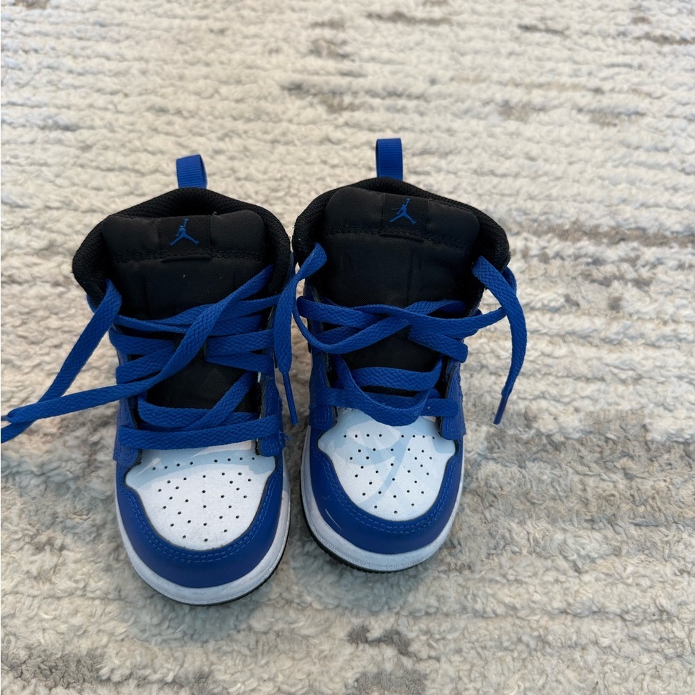 Nike Jordan Kids Sneakers in Blue and Black